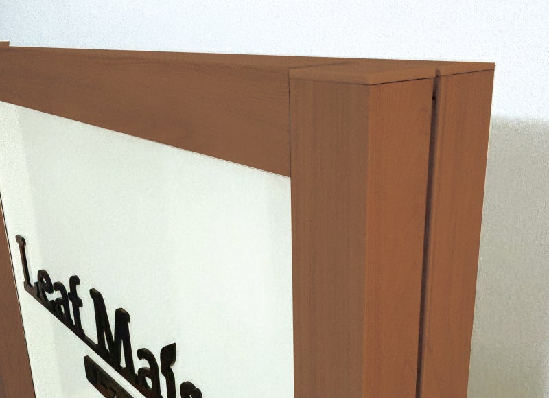 木目調塗装の支柱を採用